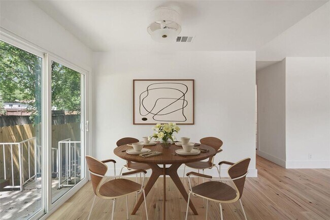 Building Photo - 1800 Nicole Cir