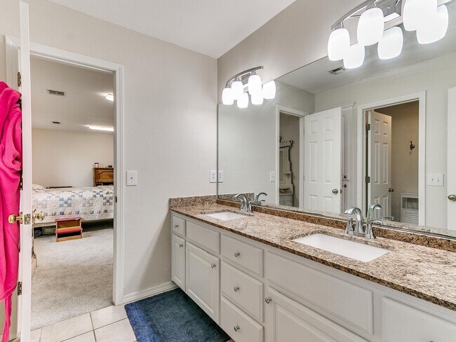 Building Photo - This stunning 4-bedroom, 3.5-bathroom home...