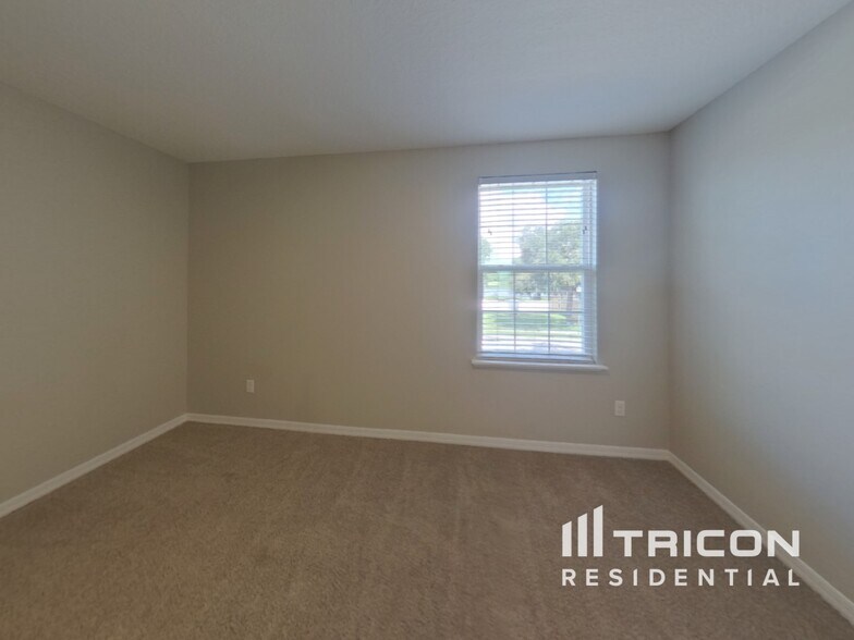 Building Photo - 15406 Taurus Ct