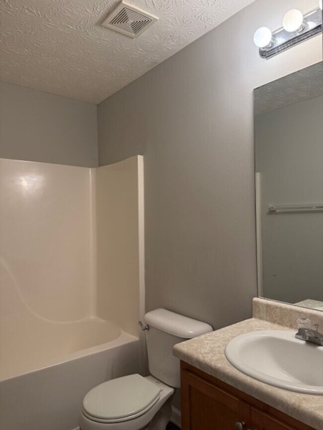 Building Photo - BEAUTIFUL 4BR / 2.5BATH IN HAMPTON!