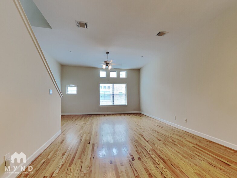 Building Photo - 648 Westcross St