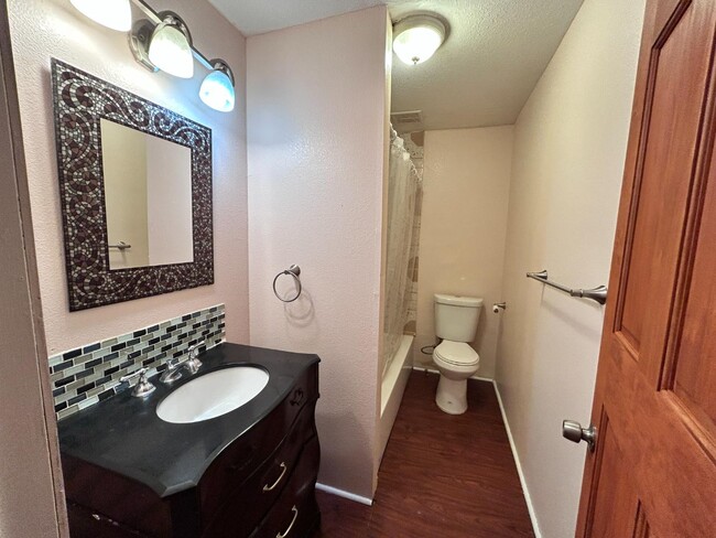 Building Photo - 767 Woodland Rd