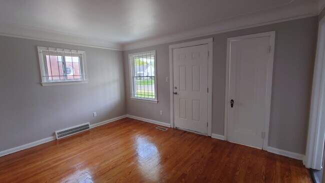 Building Photo - 5263 Lodewyck St