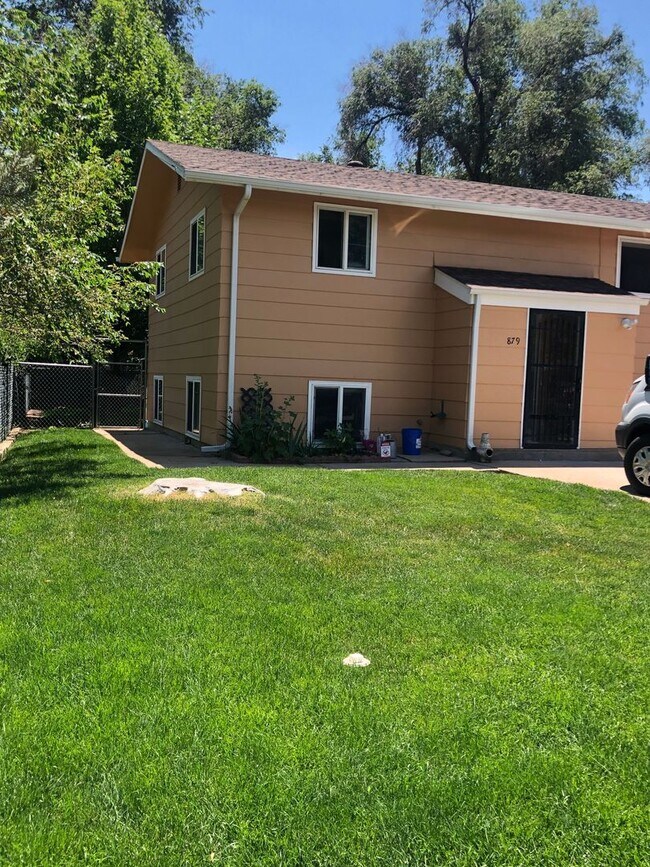 Building Photo - Half of a Duplex Available - 4 Bedroom 2 Bathroom in Lakewood