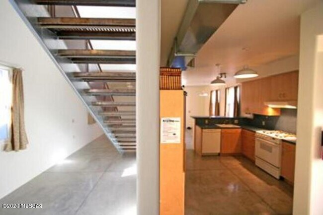 Building Photo - 3314 N Fremont Ave