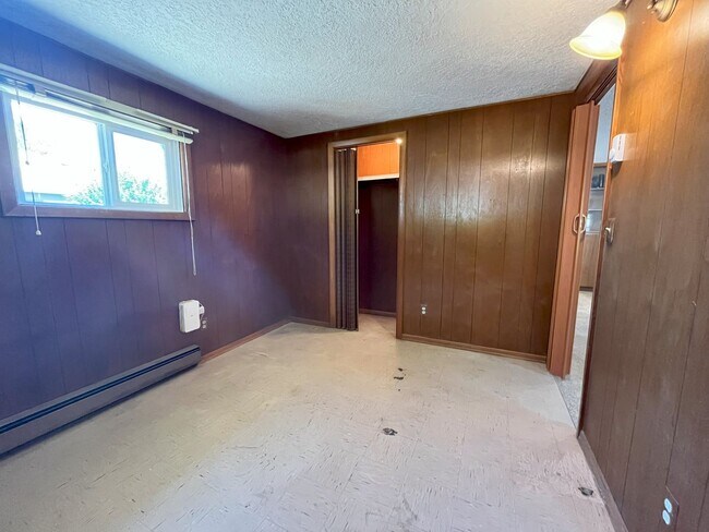 Building Photo - Charming 2-Bedroom Home with Open Living Space and Tile Flooring