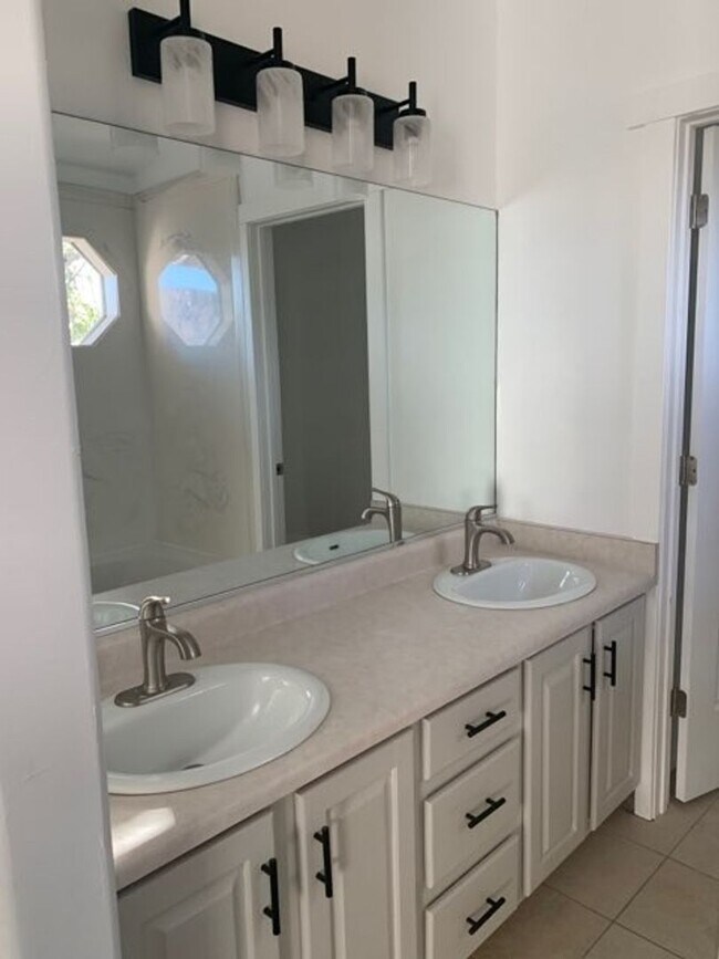 Building Photo - 4 Bedroom Home In Bloomington With RV Parking