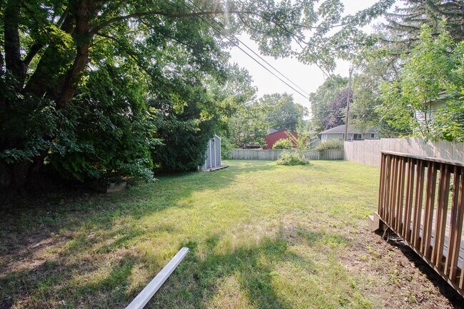 Building Photo - Charming Elton Hills Rambler with Finished Basement