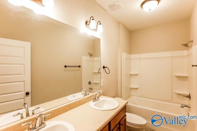 Building Photo - 611 White Oak Cir