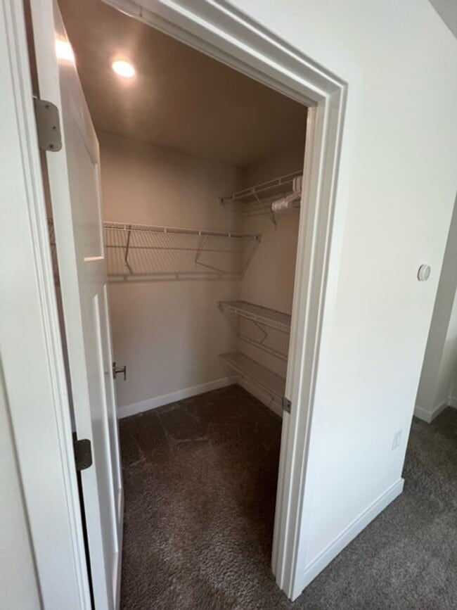 Building Photo - FULLY FURNISHED high-end beautiful 3 bedroom 3 1/2 bath home in Creekside Commons.