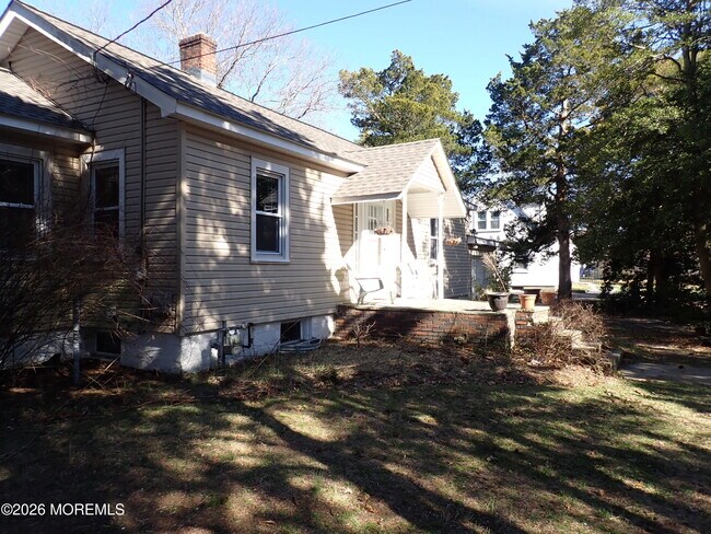 Building Photo - 1490 Davidson Ave
