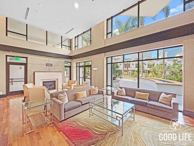 Building Photo - Sophisticated 1BD/2BA Condo in Marina District with City & Bay Views, Office & Resort-Style Ameni...
