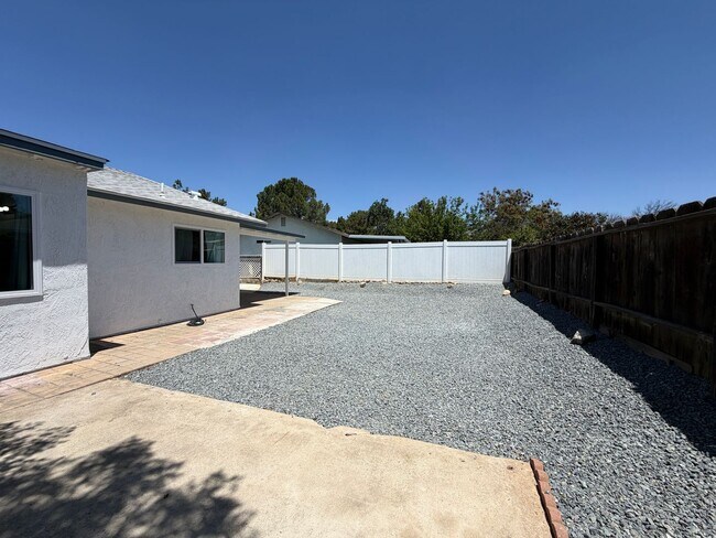 Building Photo - 228 Janan Ct