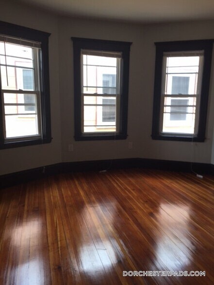 Building Photo - 10 Taft St