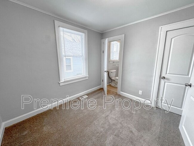 Building Photo - 1537 S Willow Ave