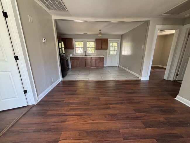 Building Photo - 716 Wilson Rd