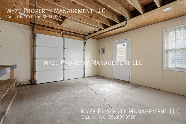 Building Photo - 2202 Manchester Cir SW