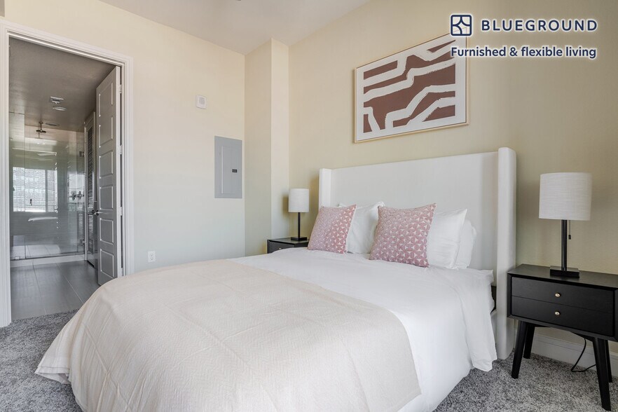 Building Photo - 214 Barton Springs Rd