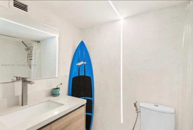 Building Photo - 2655 Collins Ave