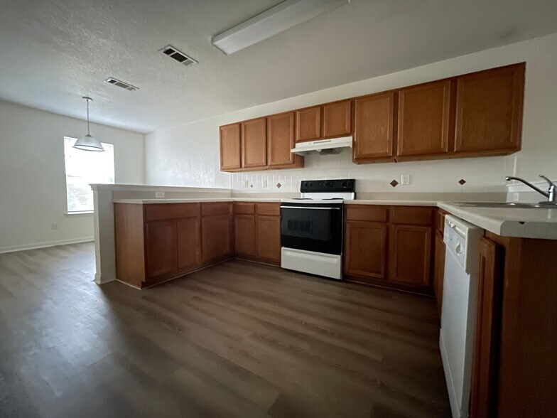Building Photo - 2909 Cantabrian Dr