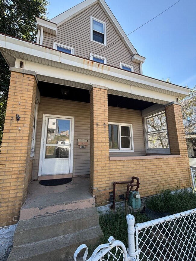 Building Photo - Large 3 Bedroom Single-Family Home in Arli...