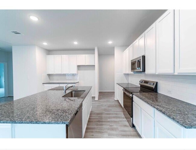 Building Photo - 201 LT Rusty Dr