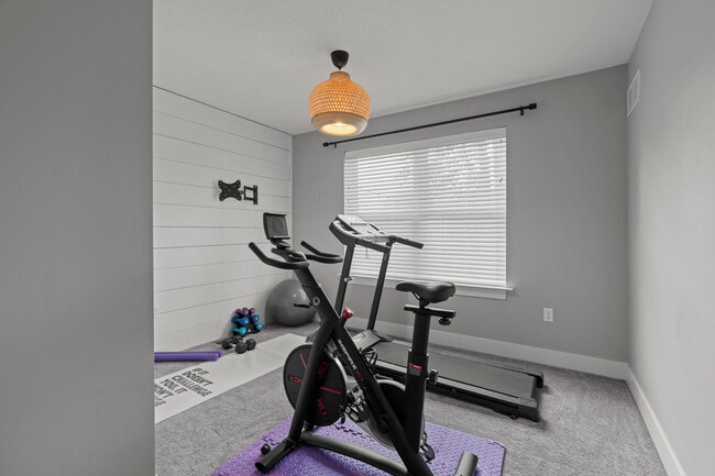 Building Photo - 718 N Alexander Ave