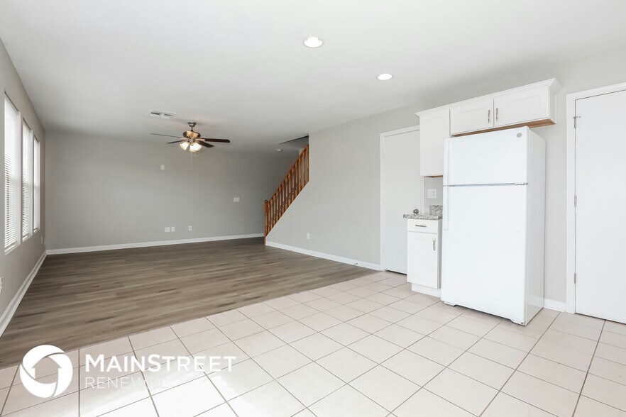 Building Photo - 1566 S Danielson Way