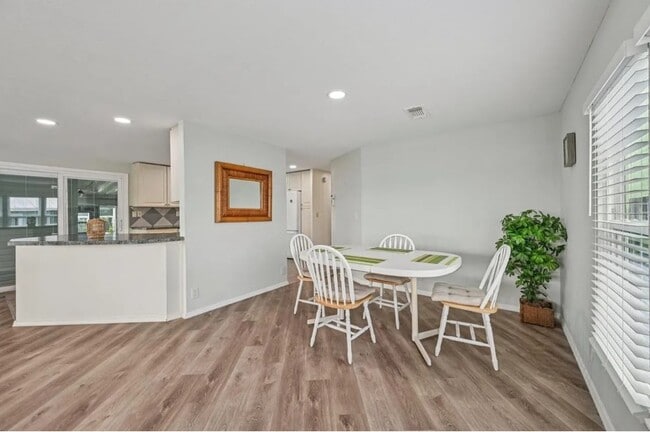 Building Photo - 106 Lazy River Rd