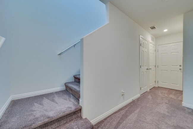 Building Photo - SE!!  Gated!! Community Pool!! Clubhouse!! Fitness Center!! Up Graded Appliances!!! 2 Car Garage!!