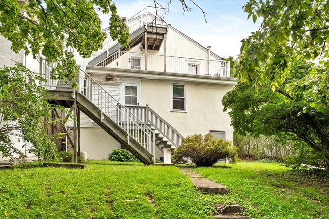 Building Photo - 74 Spruce St