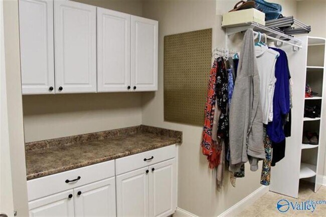 Building Photo - 408 Bay Tree Ln SW