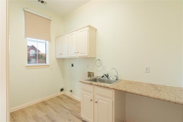 Building Photo - 4465 Longfellow Dr