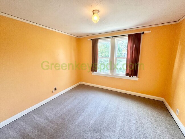 Building Photo - Wow! Amazing 3-bedroom 1-bath house with large fully fenced backyard