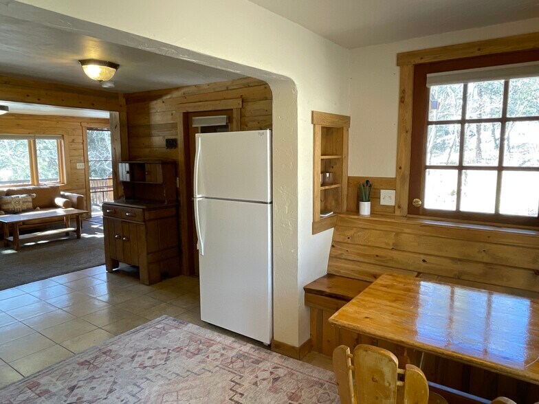 Dining Table - 3501 Devils Gulch Rd