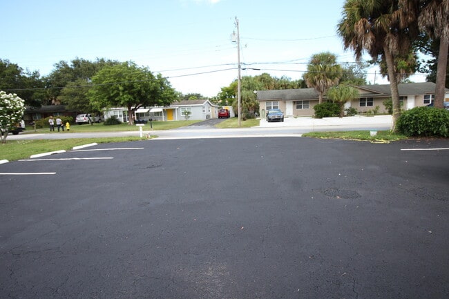 Building Photo - 8867 Sunset Dr