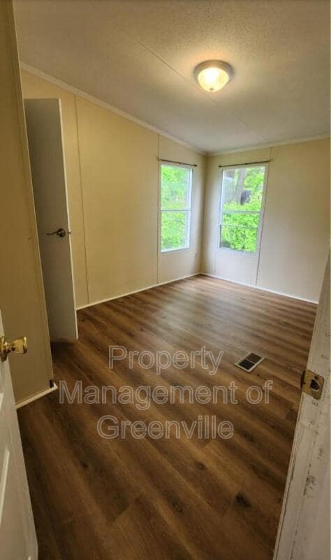 Building Photo - 597 Latham Rd