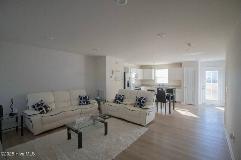 Building Photo - 8950 Shallow Crk Trl