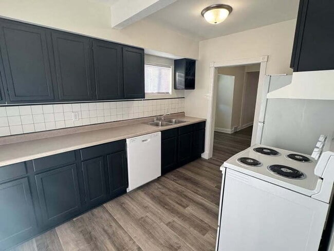 Building Photo - 3528 Rollins Ave