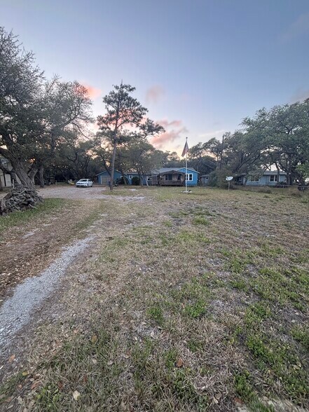 Building Photo - 2218 Saunders St