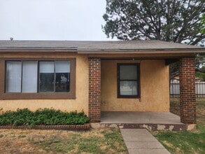 Building Photo - E 9th Duplex 1