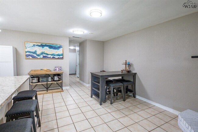 Building Photo - 4925 Big Bend Dr