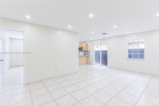 Building Photo - 1214 NW 34th Ave