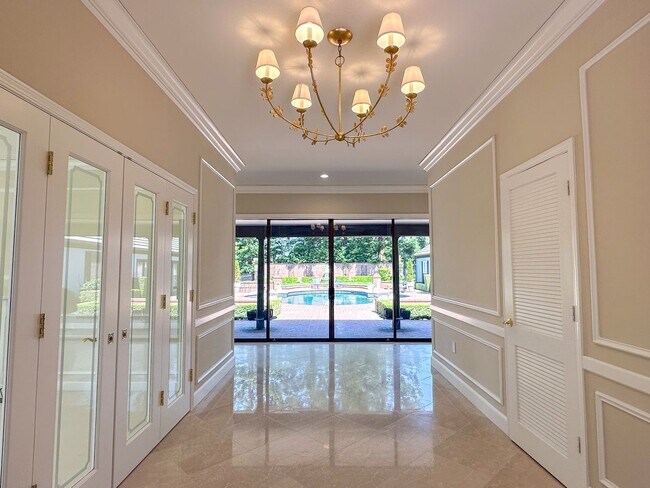 Building Photo - Exceptional Executive Estate With Pool and Tennis Court