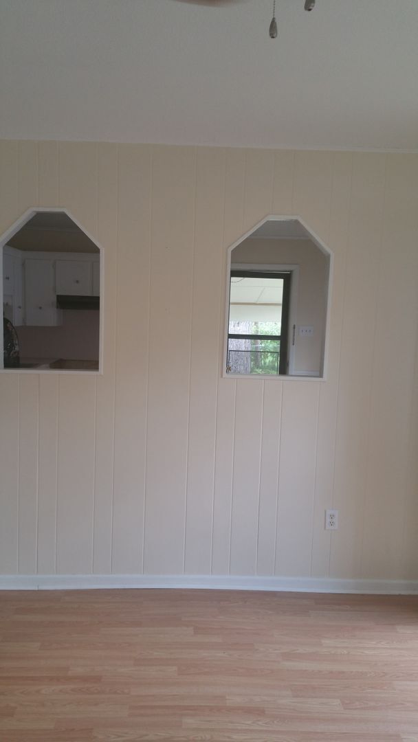 Building Photo - 3 bedroom Central air and heat home sherwood