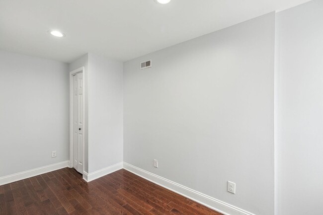 Building Photo - Newly Renovated Single Family Brewerytown