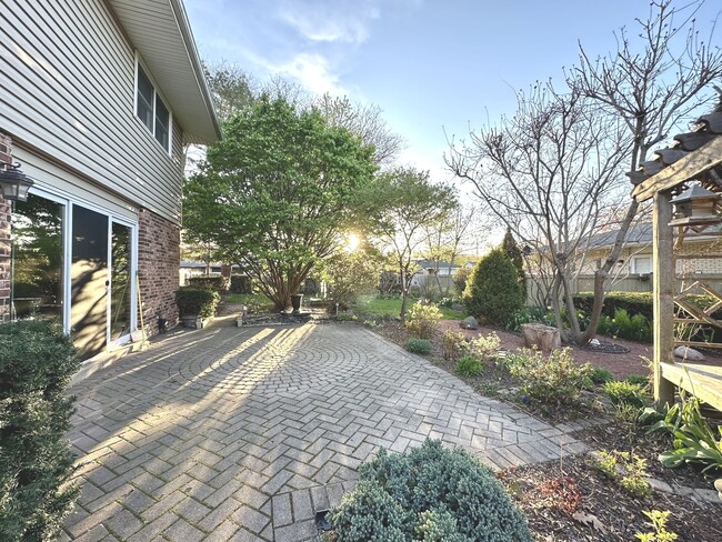 Building Photo - 1712 E Maya Ln