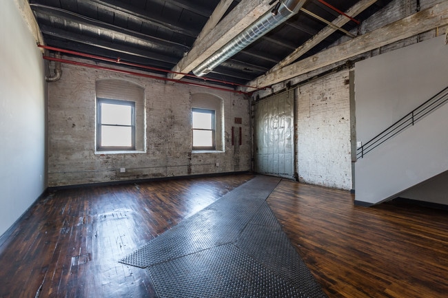 Building Photo - 1813 N Howard St