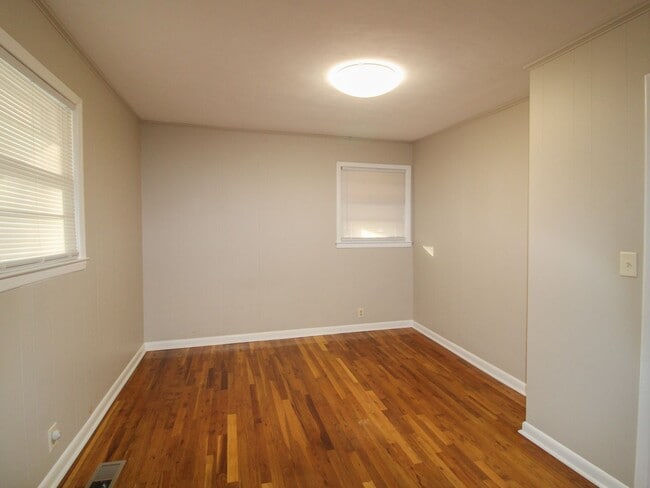 Building Photo - Nice Home close to Ardmore!