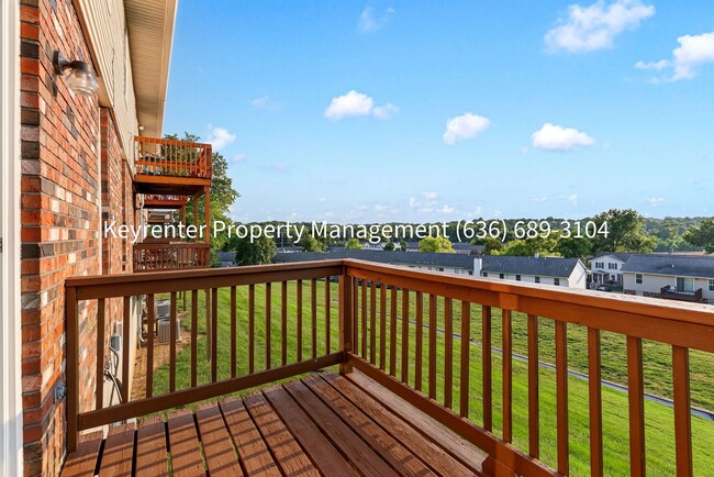 Building Photo - Charming 2-Bedroom Condo Available for Rent in Saint Peters!